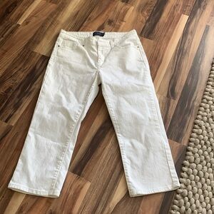 Levi’s San Francisco Demi curve cop white jeans. Worn 2-3‎ x . Great condition